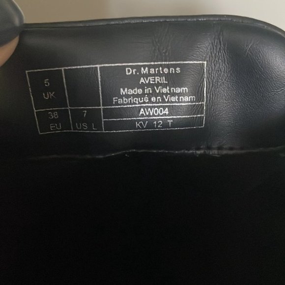 Dr. Martens Averil Leather Heeled Padded Lace Up Combat Lug Sole Ankle Boots - Picture 9 of 9